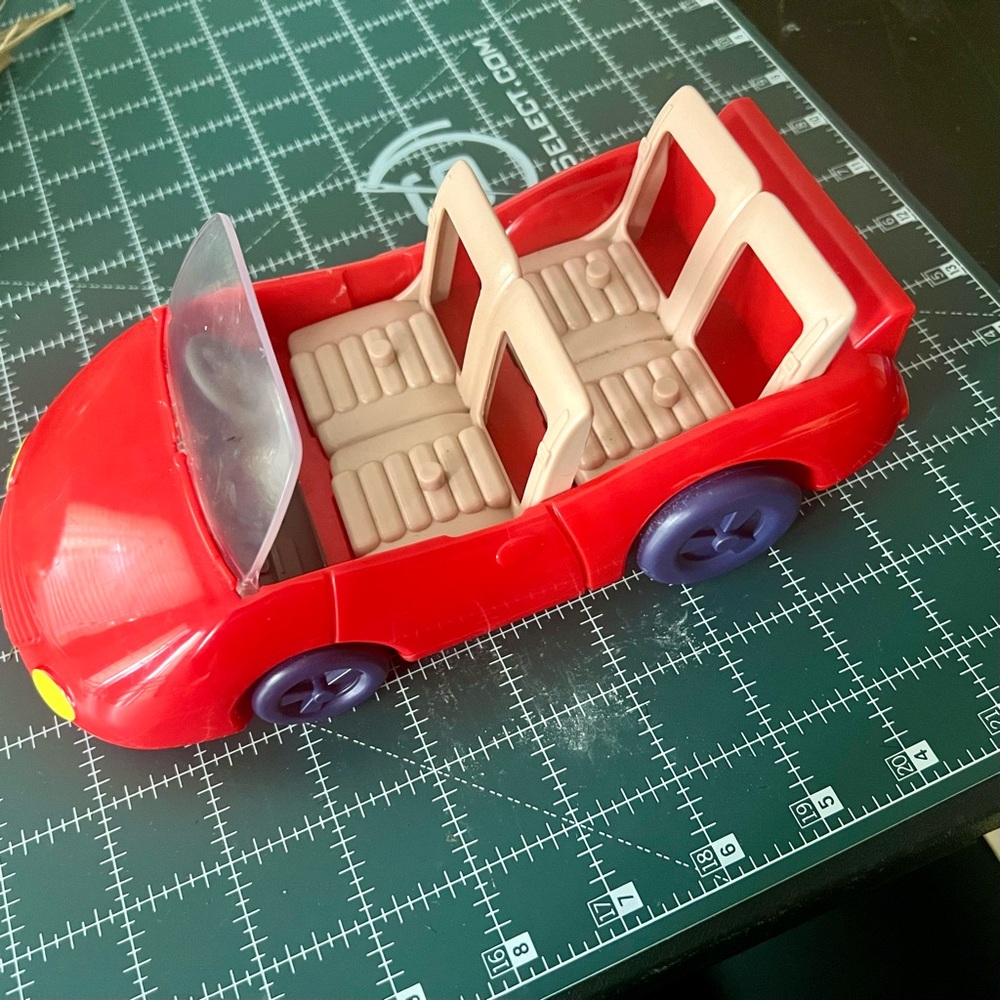 🚗 Bluey ESCAPE RED CONVERTIBLE CAR Bandit EUC family & friends auto vehicle